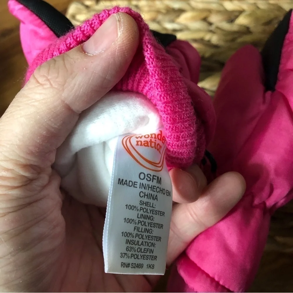 Wonder Nation girl’s pink winter mittens in OSFM